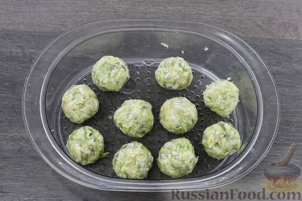 Куриные котлеты с кабачком и капустой, на пару