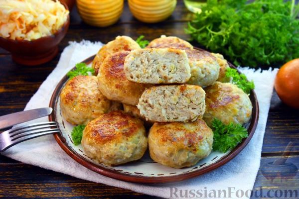 Рыбные котлеты с квашеной капустой