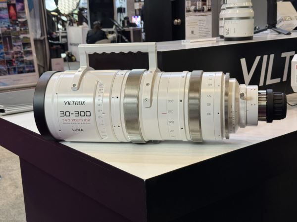 Гигантский телеобъектив Viltrox Luna 30-300mm T4 представлен официально